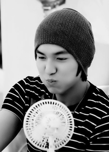 inglés
I love kpop is the best thing ever
happened to me 3 I like dramas
and more * - * follow me! :3