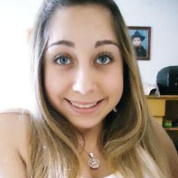 Alguns vão te odiar, fingem que te amam agora. Então, pelas costas, eles tentam te eliminar. Mas quem Deus abençoa , ninguem amaldiçoa !