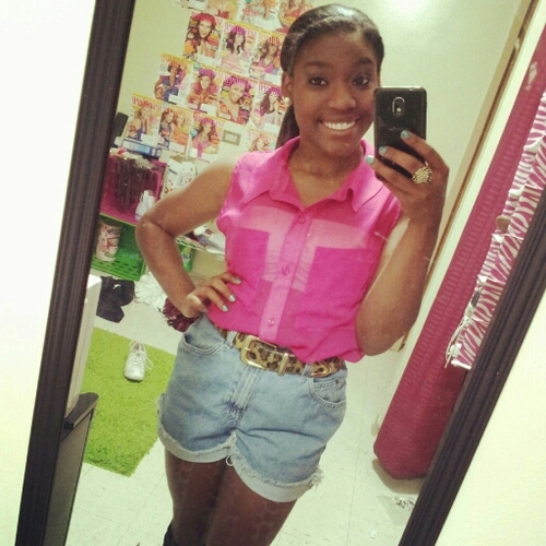GIRLS JUS WANNA HAVE FUN.!! I'm 19. 5'1. A cheerleader at SIUC. And probably one of nicest girls you will meet #TeamCheerleader #TeamDarkSkin #TeamSIUC #TeamGod