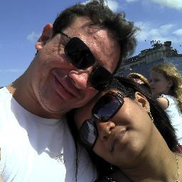 Sou simples, amiga e verdadeira.
Amo DEUS, minha familia e meus amigos.
Tbm amo trabalhar.
Amo fazer amizades me segue....
 A vida passa  otima frase...