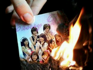only Chiters follow us. we love original thing, not copycater gb like those 9 un-unique girls ! twibiboys check tweets for informations how ugly is your idol XD