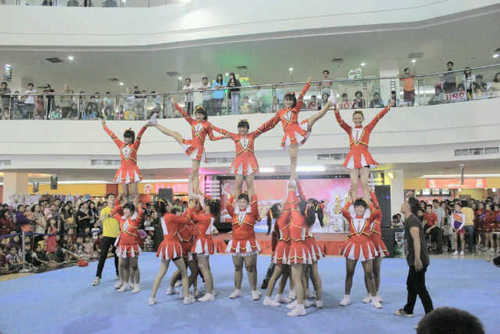 TOS Fighters gfw every body say red and yellow | not only team but also family ♥ wif coach @iinincil from @iccheroes_sby ★