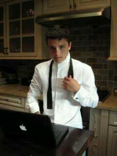 Im a hutcher fan , Josh is gorgeous . Dont agree we cant be friends . #HungerGamesObsessed #TeamPeeta #TeamHaymitch #TeamJennifer #Teamfollowback