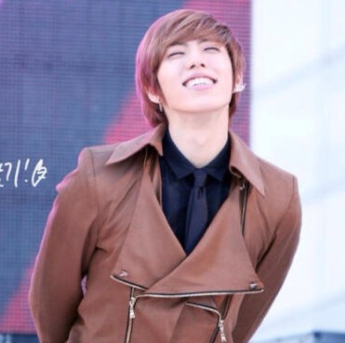 'just in case tweet jailed' account for @squiidiqahh and also @suzieshaffiney
K-POP FTW WOMANSSSS ✌