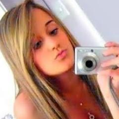 17 anos, moro em RP - Menina dedicada a tudo o que lhe faz bem, me segue eu sigo de voltah ! Bjs :3