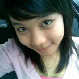 Mahasiswi, Senang Traveling & wisata alam. Hobi : renang.