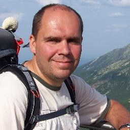 Adiunkt w Katedrze Finansów Przedsiębiorstw Wydziału Zarządzania Uniwersytetu Gdańskiego.