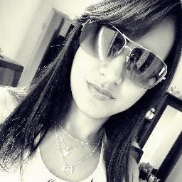 Sou AQUELA que não segue padrões...-Que estrapola na hora de se divertiir-QUE AMA além do que se chama AMOR ... ♥  // http://t.co/YmFzxhYa