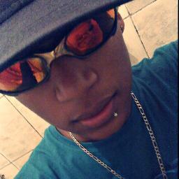 »      ∿ - sou ffeio, pobre && anndo apé ;]]  #Ask : http://t.co/yEE9HDDI