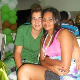 Sou como o vidro ,se cαir eu quebro ,mαs se pisαr eu te corto.*.*