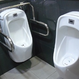 Genio creativo, me visto de negro en invierno y verano. Siempre por una buena arquitectura aunque no me salga =(
