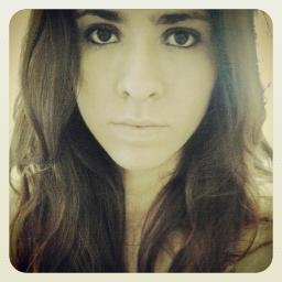 Sou vocalista, blogueira (nas hrs vagas) curto muito musicaaaaaa ** quem tiver o interece de formar uma banda (a minha não deu certo #snif) me segueee ^^