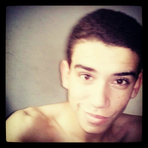 Meu nome e Adonis tenho 17 anos e não sou popular so quis fazer um twitter e pau no seu cu :))