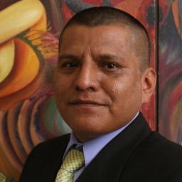 Nací en Piura - Perú. Apasionado por los libros, el ceviche, la playa y la buena música.