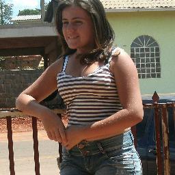 Não busque boas aparências, elas podem mudar. Só precisamos de um sorriso para transformarmos um dia ruim. ;D