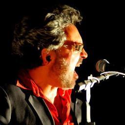 Cantor, compositor e produtor musical.