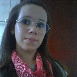 Chata, complicada,engraçada, ciumenta, legal, impaciente, amiga, compreensiva e muito mais *--*