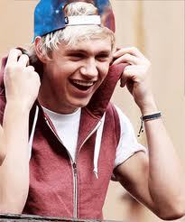 Ajudo  FC's que assim como eu,são loucas pela One Direction. E gostaríam de ter várias Directioners na sua tela! Sempre sigo de volta por aqui!;D