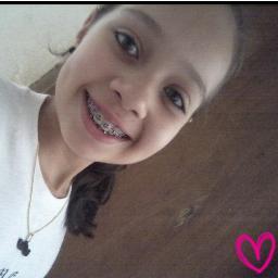 sou chata,irritante,ciumenta,corinthiana,poser,mas se precisa to aq pra oq deer e vieer ;)
