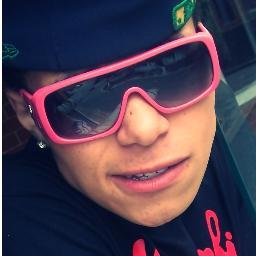 Sou Locutor do @mundodofunk , Vicei nesse bagaça de twiiter , Todo Dia jogo um Futebol  [aaa] Oi Sou Robinhoo *_