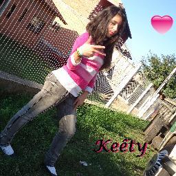 Sou uma menina linda de 14 anos etc..Gosto de Rock mt  e Csto as vzs de Funk ....