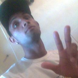 22 anos / muito tranquilo / detesta falar / poukos amigos / Adora G.D.M / by : Curinga c(;
