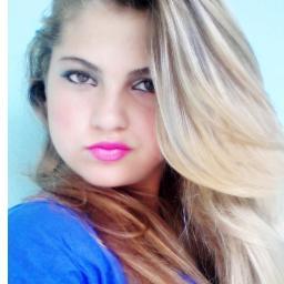 oi sou amanda oliveira tenho 14 anos sou  modelo fotografico