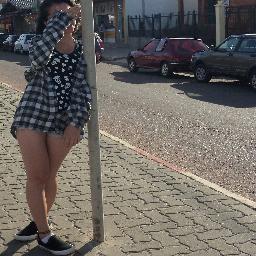 Bipolar :): 
''oohooh cad o esqueiro? demoro forma o bonde dos maconhero!q doidera m deu a lok vo abri a bok e fala do preconceito dessa sociedade escrota...