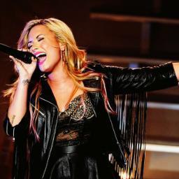 @ddlovato I love you... Whacthing the new video from Demi Lovato by VEVO Heart Attack in http://t.co/Z9MR0MjNET