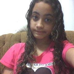 sou alegre,sonhadora,amo SOAD e TPR,amo Rock,sou bem amiga,divertida,olhos verdes e o resto vc só vai saber se me seguir haha , então FOLLOW-ME !