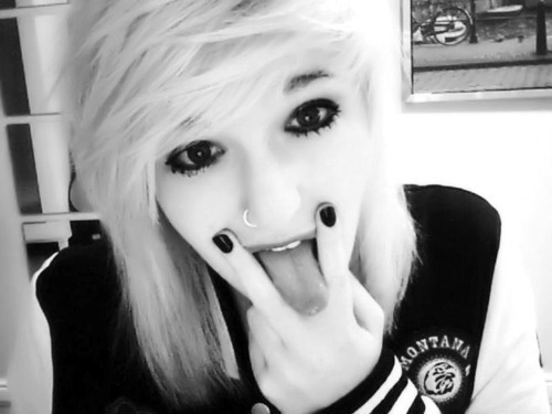 SEXO, COCA-COLA, SKATE, ROCK, DORITOS, GUITARRA, VANS, NUTELLA, PIZZA, GNOMOS :3