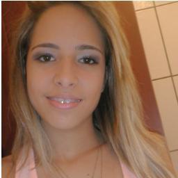 O simples é tudo que cabe nos meus dias. Vivo de MUITAS saudades. E qm se arrebenta de tanto existir, vive pra esbanjar sorrisos e flashes de eternidade. .