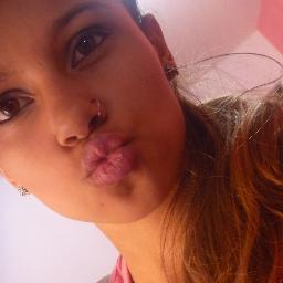 Pra vosê o meuu silênnciio e se liiga nesse aviiso de gennte falsa do meu lado eu ñn preciiso ! caasada com a @apenasthai ! ;) '