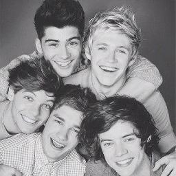 holaa! Soy de Venezuela, soy #Directioner mi sueño es conocer a los chicos de 1d, me gusta el chocolate y soy un poco loca(muy loca) (sígueme y te sigo) bye