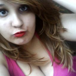 Canceriana 16anos 25/06/96. Sou desastrada, esquecida, meu cabelo é bagunçado, sou boba, exagerada, apaixonada e dramatica, tudo menos Normal. Sua Pequena ;3