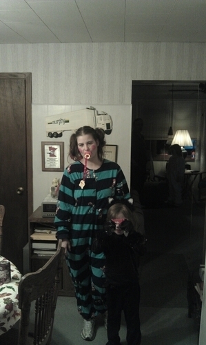 Loving mom, huge young and the restless and vampire diaries fan! And just a girl with a big heart 3