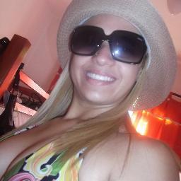 Loiira, Virginiana, bipolar, CORINTHIANA,ciumenta, Sincera ,curto dançar, amo minha familia e meus amiigos, *--*   segue...'