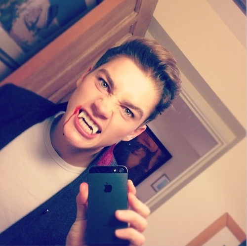 NashM_EPA's profile picture. Ello...I'm Nash and I'm socially awkward. //Shapeshifter//19 http://t.co/78xBByEc