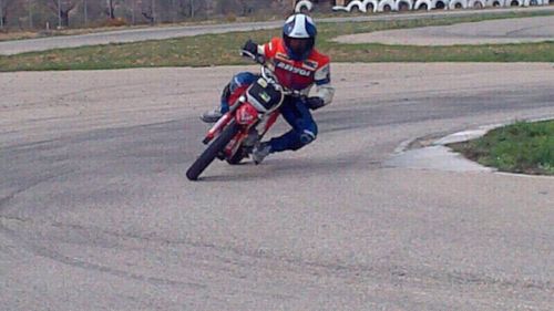 Muy aficionado a las motos.