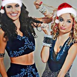 Foi só olhar, pra perceber que o seu sorriso me faz querer está perto de você, o seu jeito, tanto o de dançar com o de cantar. @Lua_Blanco e @MelFronckowiak 3