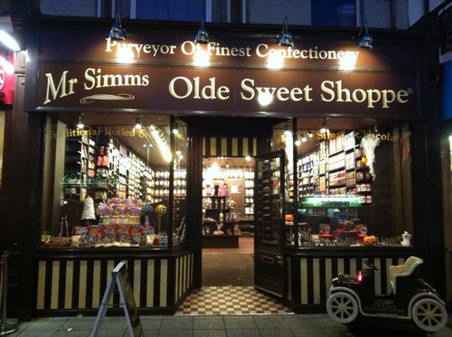 Mr Simms Olde Sweet Shop In Leigh-on-Sea, huge range of American Sweets, Party bags, Fine Chocolates, Pick 'n' Mix & much more! Contact us on 01702479599