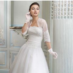 Owner of exquisite bridal boutique in the heart of Cambridge & alterations company Sew Bridal. RBA council member, bridal shop consultant & mum to Holly x