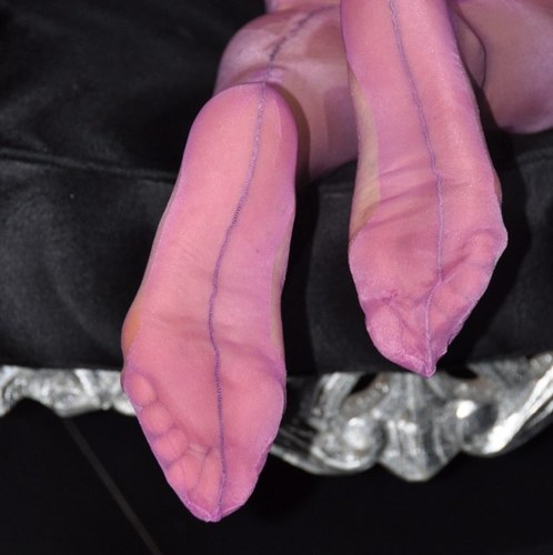 Love #footfetish #feetworship #nylon #pantyhose #smellyfeet #sweatynylon #nylonfeet #facesitting #assworship #rimming #mistress