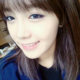 real:( @apinkjej ):-เด็กปูซานเจ้าของเสียงใสใสเมนวอยซ์แห่งเอพิงค์คึ ร่าเริงร่างอวบรูปสวยพ่อรวย หากคุยไม่สนุกให้ดักตีไขมัน ♥~พิ้งค์แพนด้า  [211012] #ACUBE #line93