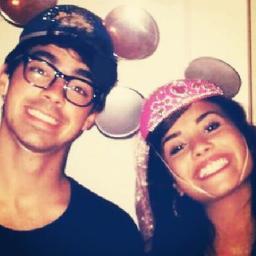 One direction and Demi Lovato is my life, e lembre-se, se a vida te der um brigadeiro, de ele a Demi ;)