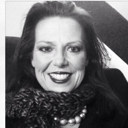 i am a daughter of a wonderful woman who is my hero! i lovwe my family & friends and am a loyal person!