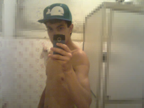 Sou Simples .. Simpatico com axo qee devo seer .. gosto de carro, comer i nao vivo sem musica 
http://t.co/FcNK57cDiB