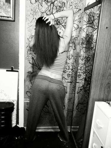 new twitter ; legal ; newyork; 5'2; red hair; love to tweet :) follow meee:)