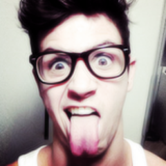 IdioticesFodas's profile picture. Escrevo frases legais, Tirando os legais.