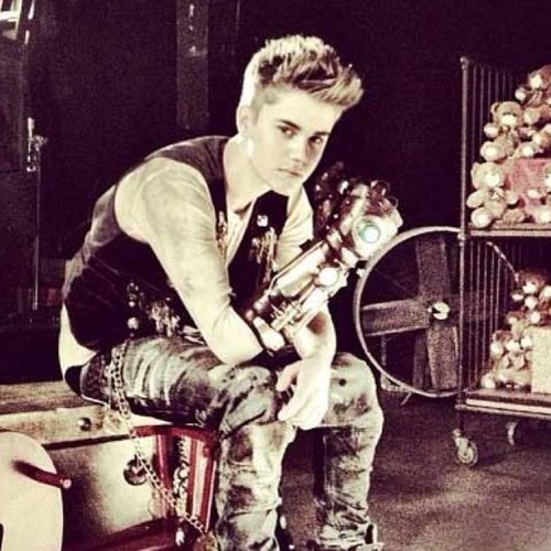 I'm a belieber! I love Justin Bieber ! He helps me to look forward when nothing goes right! Never say never, right? Believe in your dreams ! belieber since 2008